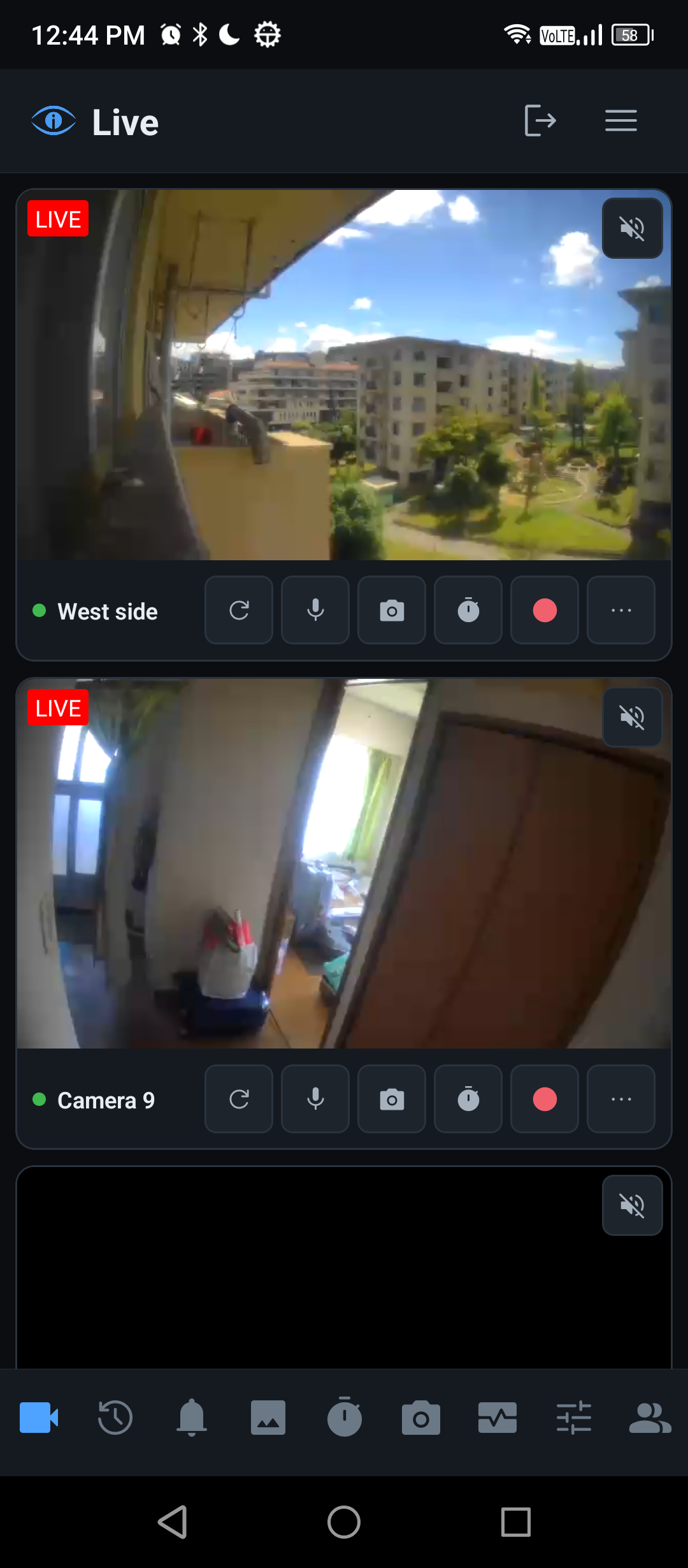 The live grid, showing several cameras at once with recording and timelapse controls over each picture